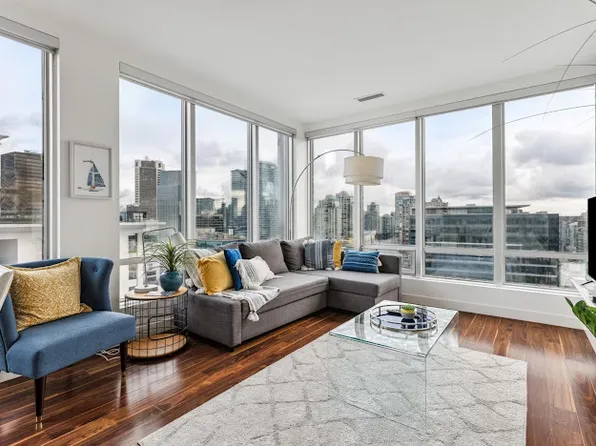 989 Nelson St, Vancouver, BC V6Z 2S1