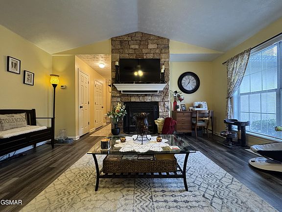 2nd image of 628 Broadview Dr