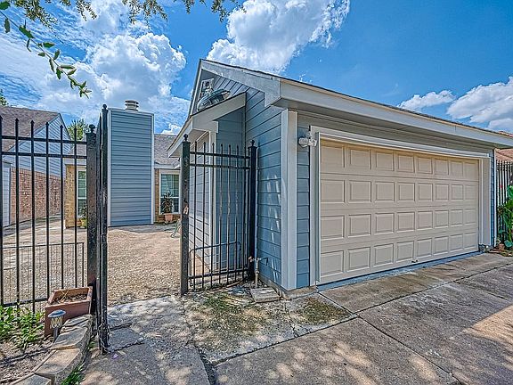 4th image of 11879 Plumpoint Dr