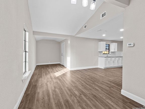 3rd image of 857 SW 34th St
