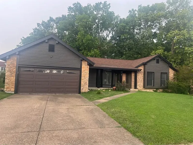 4 Ridge Oak Ct — Photo 1
