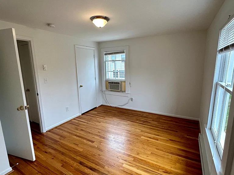 213 Douglas Ave #B — Photo 4