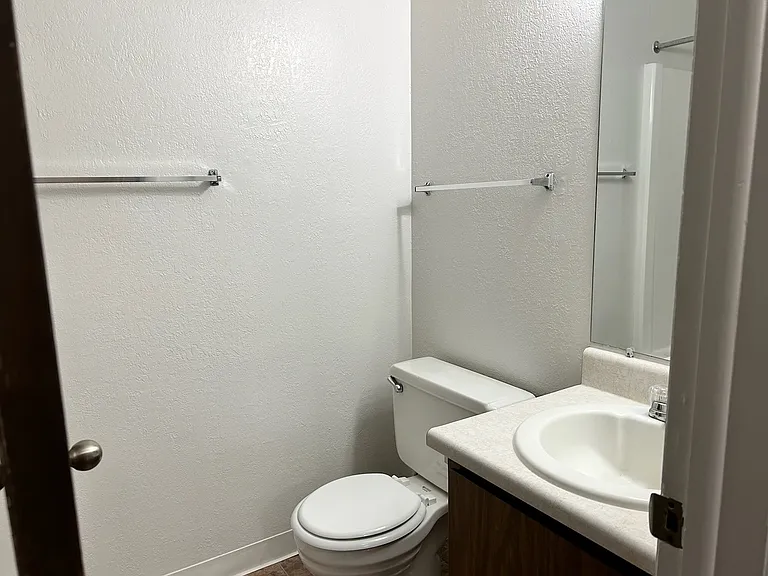 Charter Oaks Apartments — Photo 51