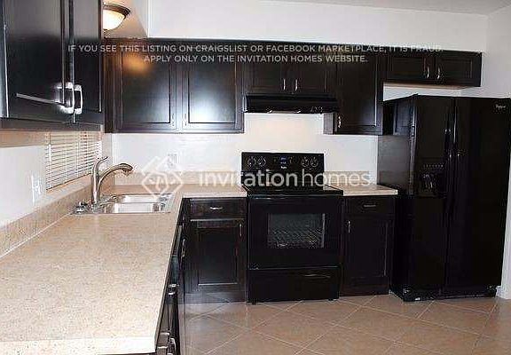 3rd image of 139 W Lauren Ct