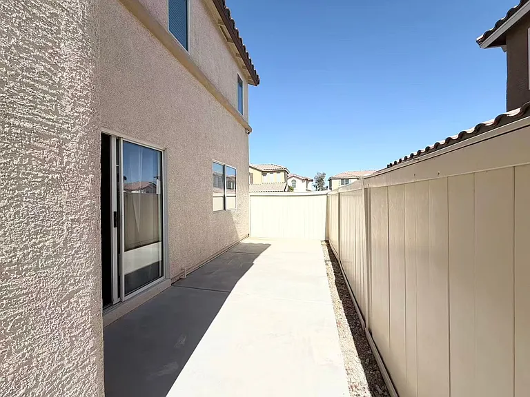 3925 Philomena St — Photo 17