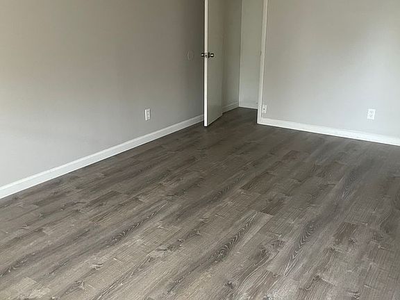 3rd image of 305 Lynnwood Dr #6