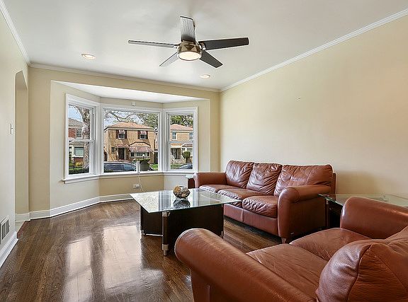 3rd image of 8337 S Hoyne Ave