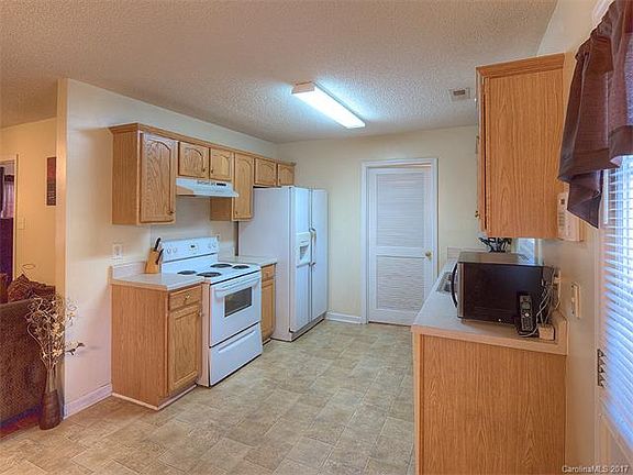 5th image of 826 Finley View Dr