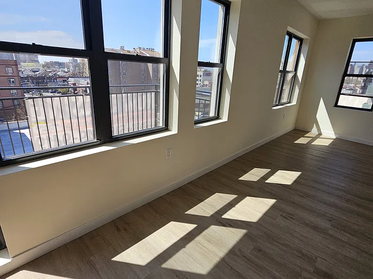 1102 Banner Ave #3L — Photo 4
