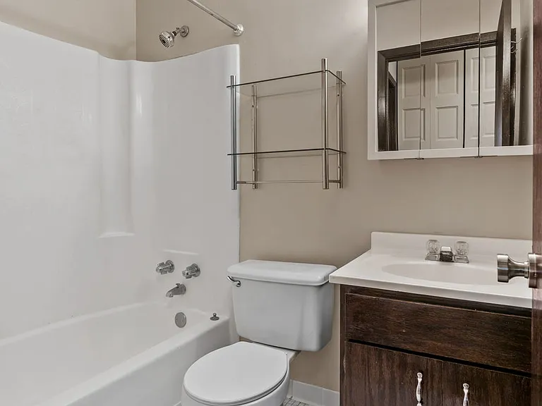Griffin Court Apartments — Photo 33