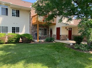 4784 W Maple Leaf Cir #10-3, Greenfield, WI 53220