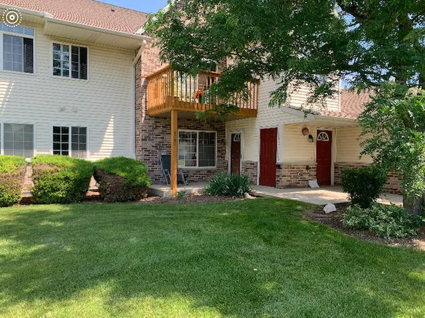 4784 W Maple Leaf Cir #10-3, Greenfield, WI 53220