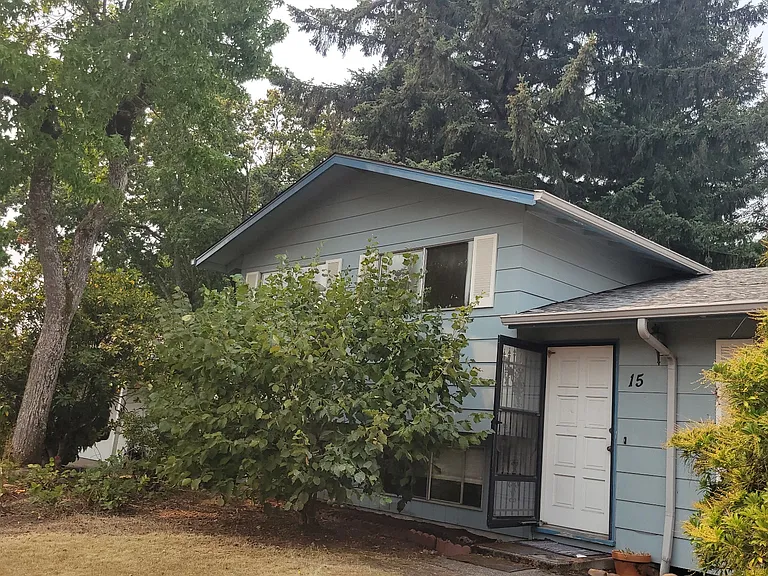 15 SE 199th Ave — Photo 1