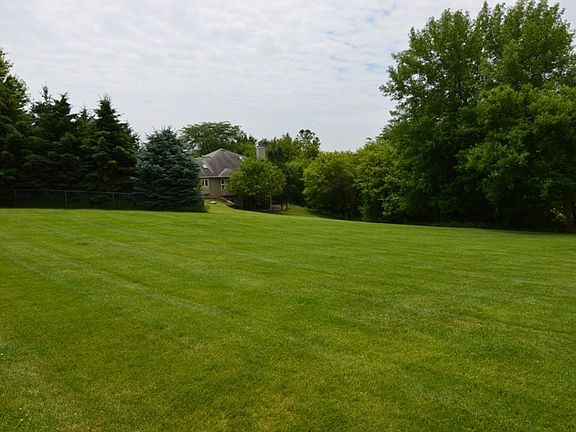 5th image of 2718 Holly Ct NW