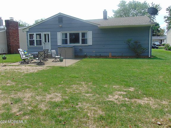 4th image of 849 Edgebrook Drive N
