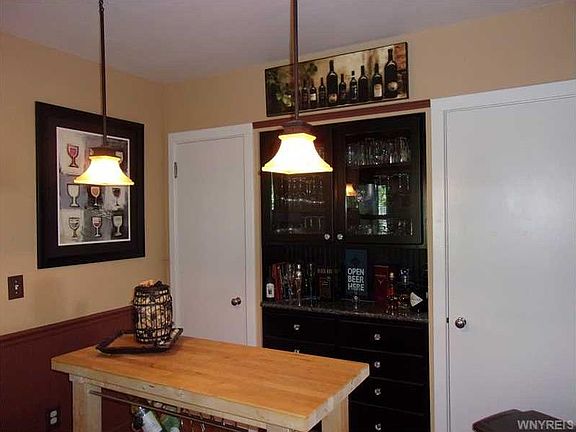 4th image of 6 Maple Ave
