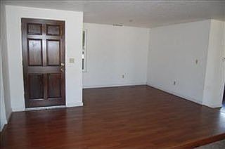 4th image of 450 Reinway Ave
