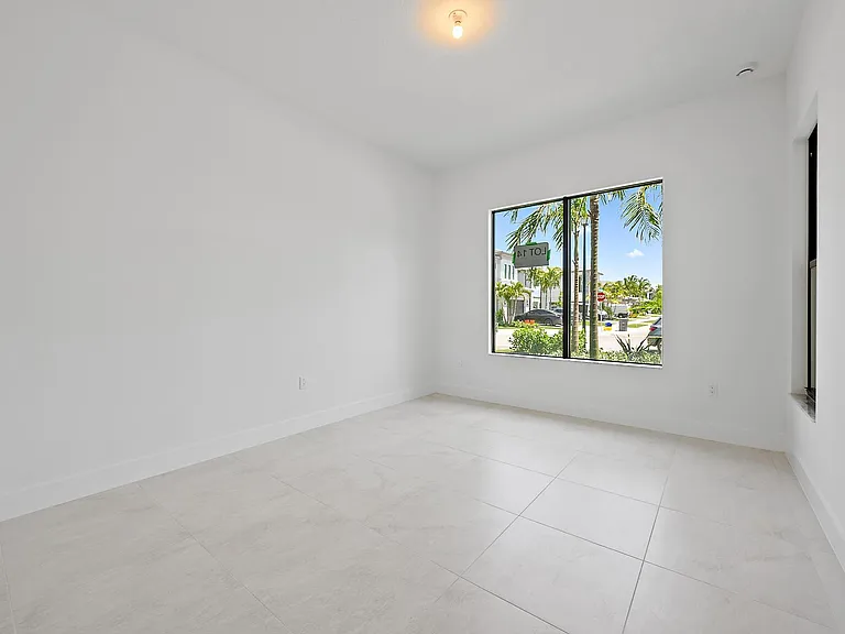 20471 Southernwood Ave — Photo 8