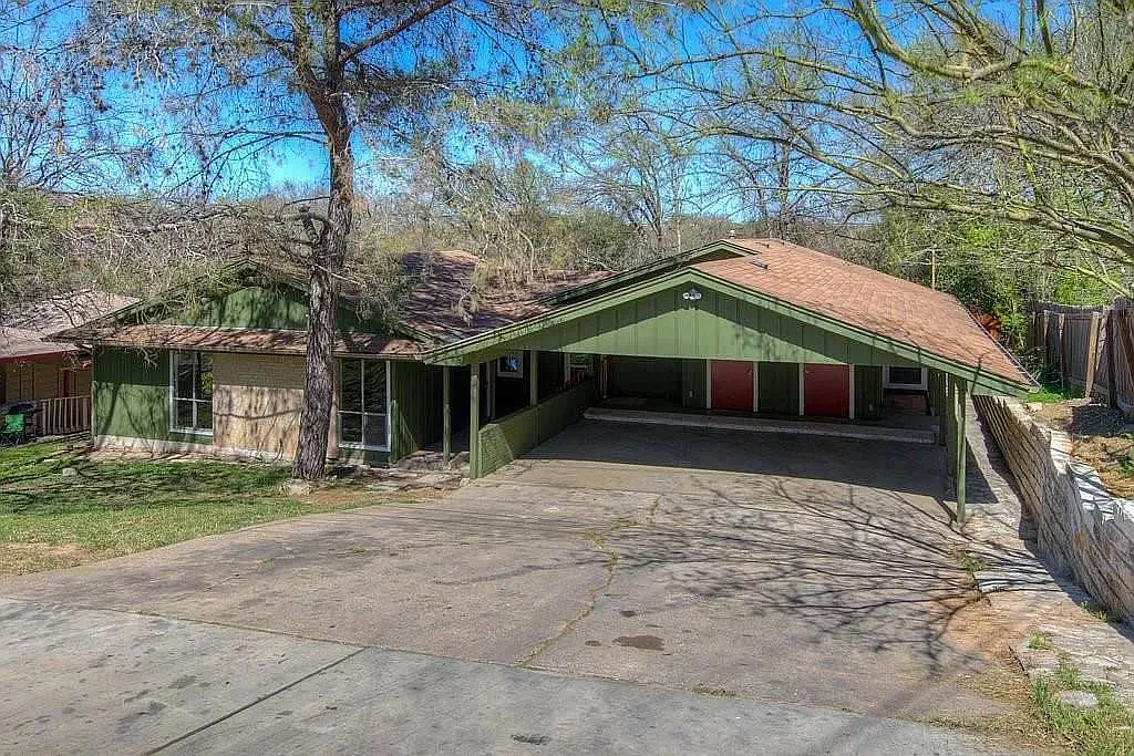 2 bed, 1.0 bath, 1742 sqft, $1,500 — Photo 2
