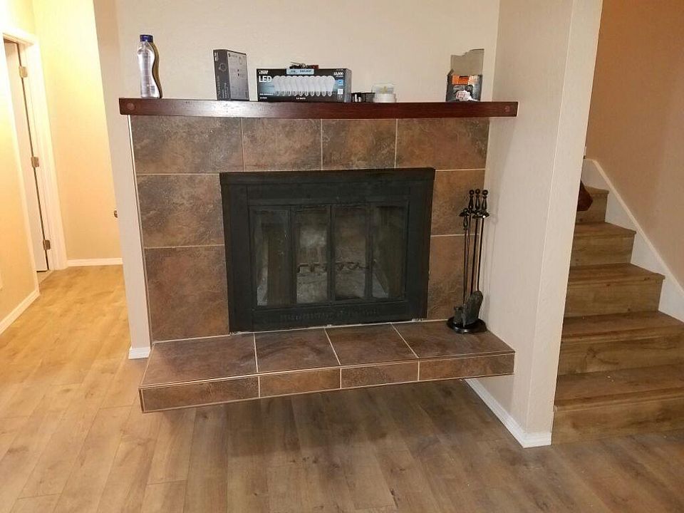 1st flr- Fireplace