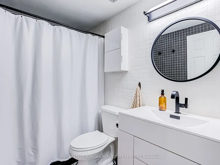 36 James St S #1403 — Photo 32