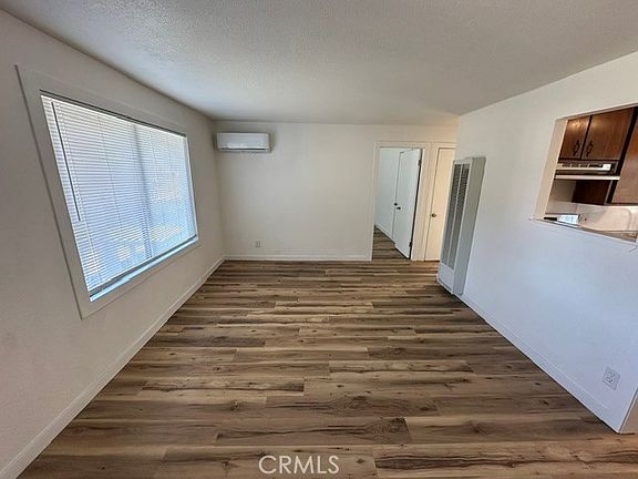 3rd image of 2194 Meadowbrook Ave