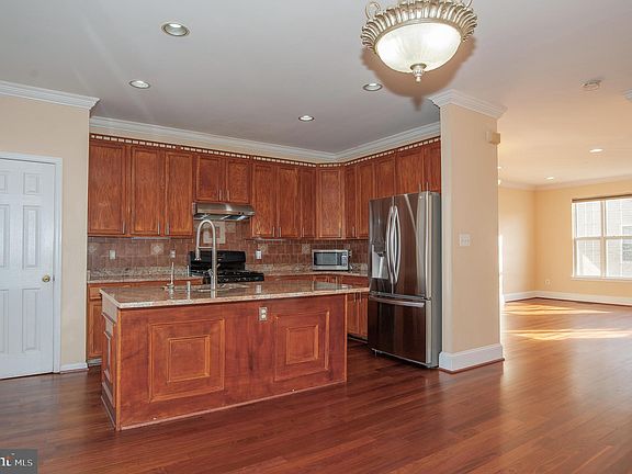 3rd image of 7727 Sullivan Cir