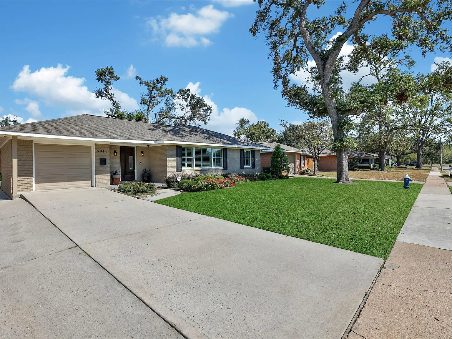 3 bed, 2.5 bath, 1840 sqft, $4,000 — Photo 3