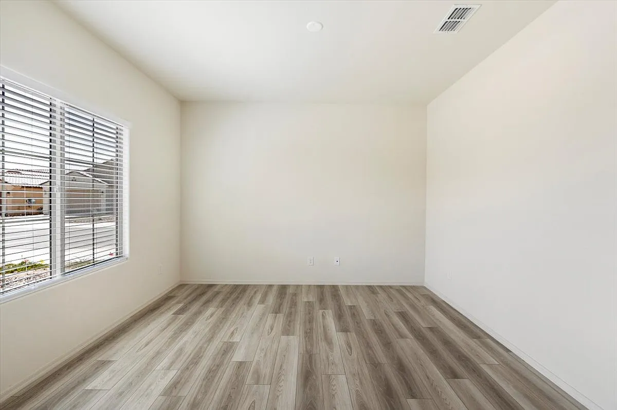 3 bed, 2000 sqft, $2,234 — Photo 4