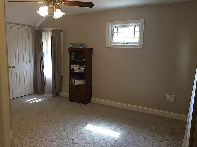 209 N Bedelia St — Photo 40