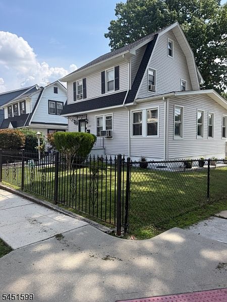 1st image of 200 Lincoln Pl