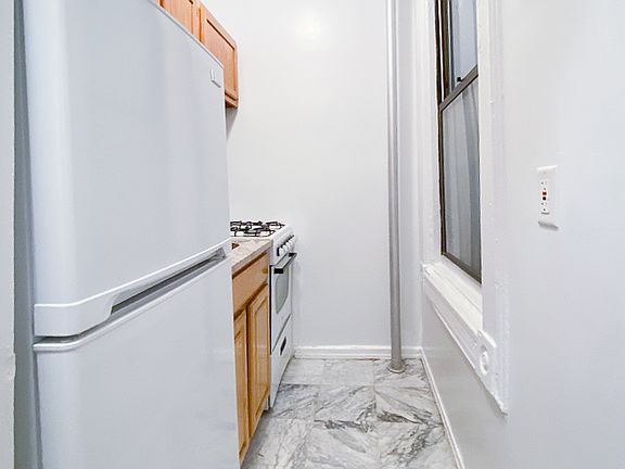 2nd image of 166 W 83rd St