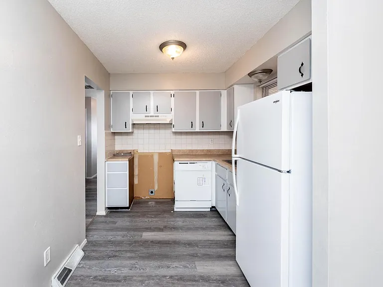 19 Regency Ct #19 — Photo 5