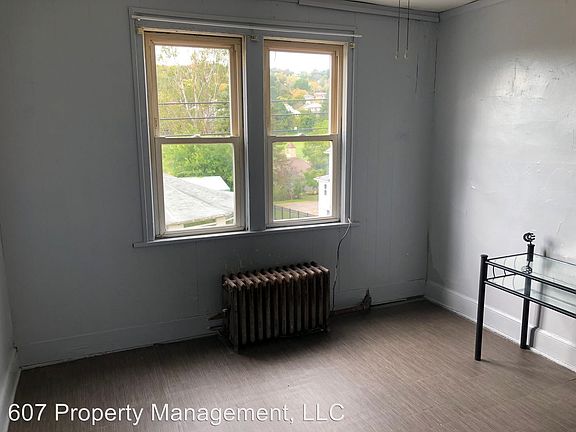 3rd image of 202 Oak Hill Ave APT 5