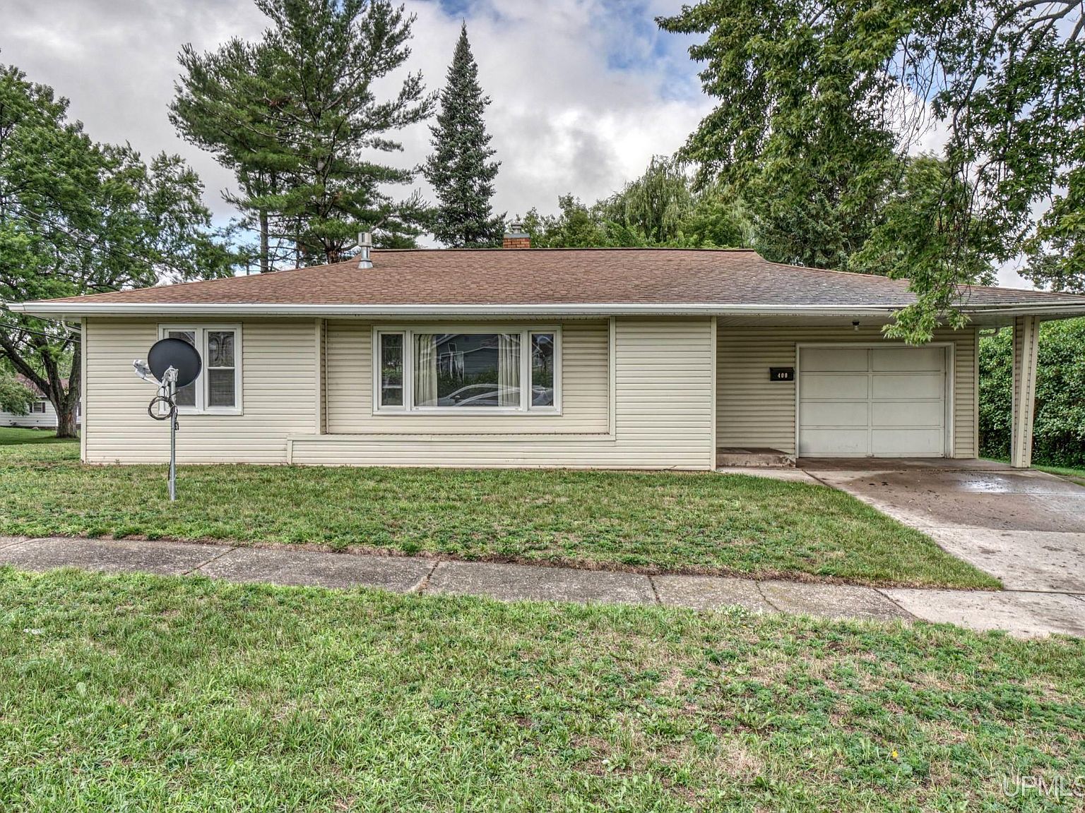 400 Vulcan St, Iron Mountain, MI 49801 Zillow