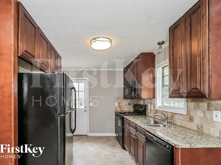 3762 Cambridge Dr SW — Photo 6