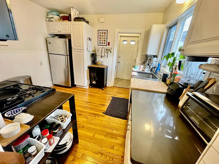 278 Willis Ave — Photo 4