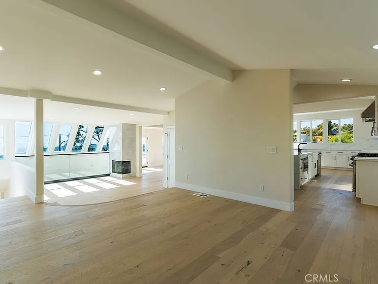 2850 Zell Dr — Photo 23