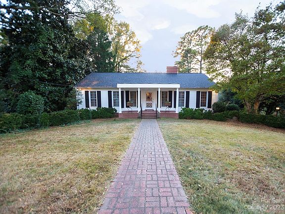 2nd image of 1305 Park Ln