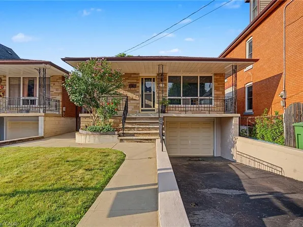 44 Tom St, Hamilton, ON L8R 1X4