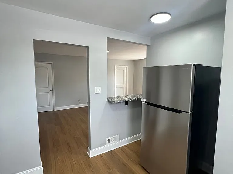 1505-1515 Franklin Park S — Photo 18