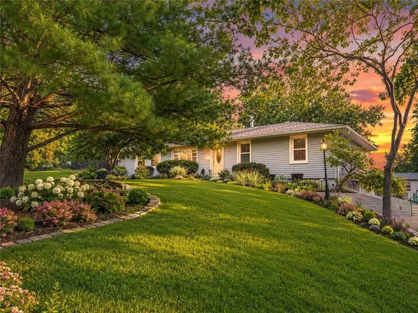 7106 NW Waukomis Dr, Kansas City, MO 64151