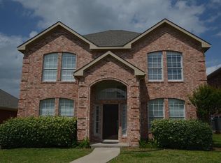 1104 Creekbluff Dr, Carrollton, TX 75010