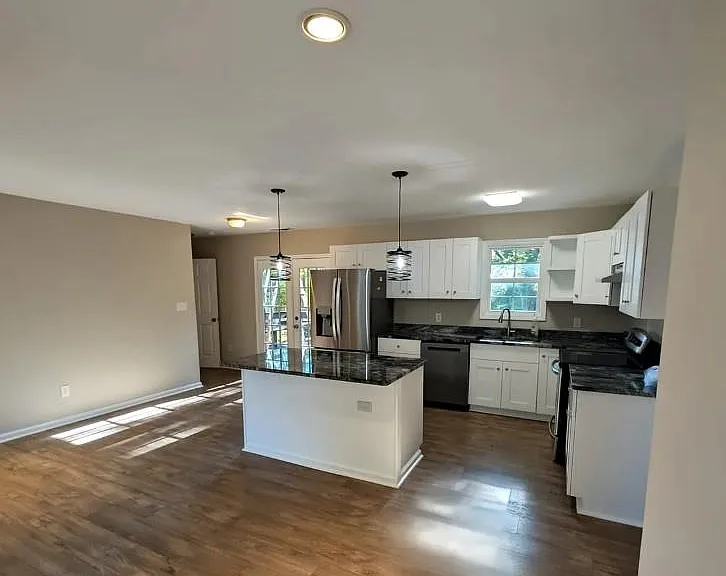 537 Eastside Dr — Photo 5