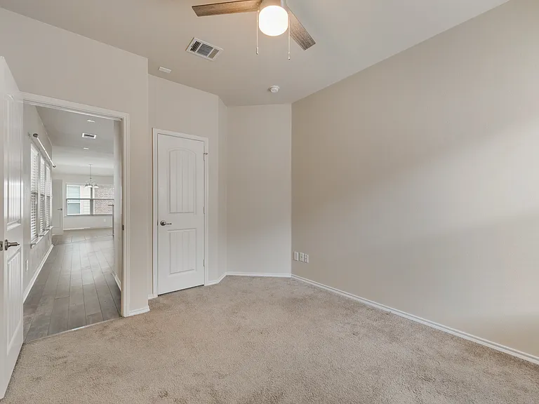 1077 Hampton Bay Dr — Photo 18