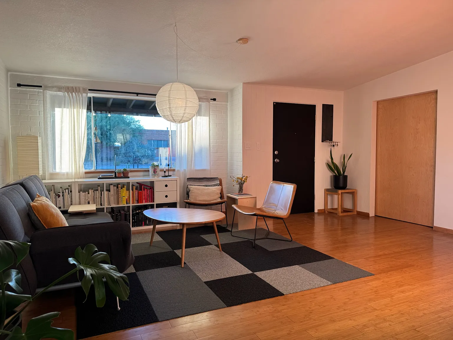 3 bed, 1306 sqft, $2,425 — Photo 3