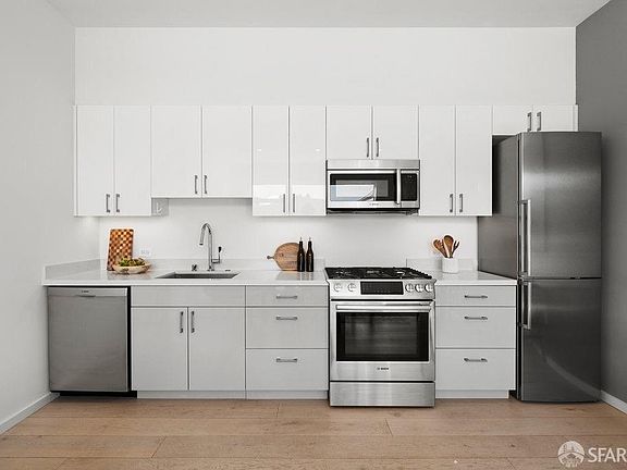 5th image of 140 Pennsylvania Ave APT 401