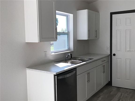 3rd image of 402 N Lee Ave