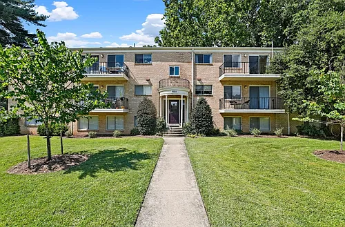 10655 Montrose Ave #204 Photo 1