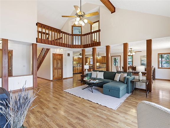 4th image of 211 Tanglewood Ln